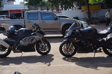 BMW S1000RR VS BMW S1000RR