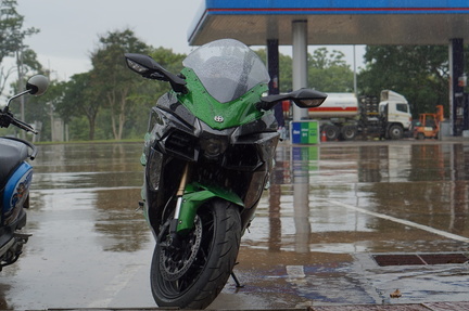 Front shot of the Kawasaki H2SX